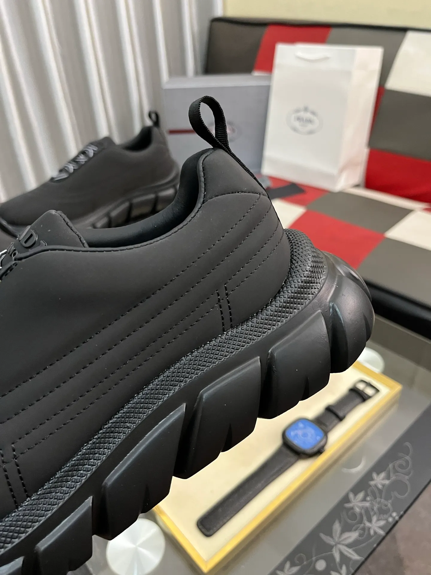 Men's shoes 💰560⌚️⌚️【PRADA】Prada - high-end quality original order 🔍🔍🔍 casual sports shoes - Upper: imported 🔝 Napa calfskin, pebbled calfskin, branded epoxy hollow mesh canvas, shoe body sewn with branded metal fasteners - Lining: water-dyed cowhide - Outsole: ultra-light TPU foam rubber; two-color molded outsole -Ultra-high quality control, fine workmanship, highlighting (high-end, nobility, class) -Size: 38-445️⃣colors available